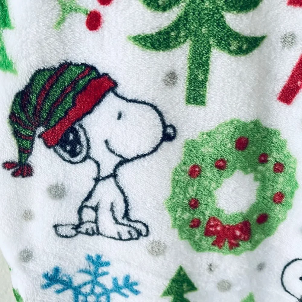 NWT Peanuts Snoopy & Woodstock White Red 70”x50” Christmas Plush Throw Blanket